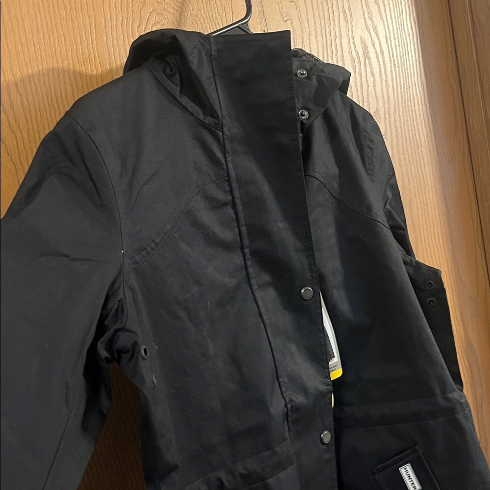 Hunter Women’s Black Water & Wind Resistant Rain Jacket NEW Small - Picture 4 of 12